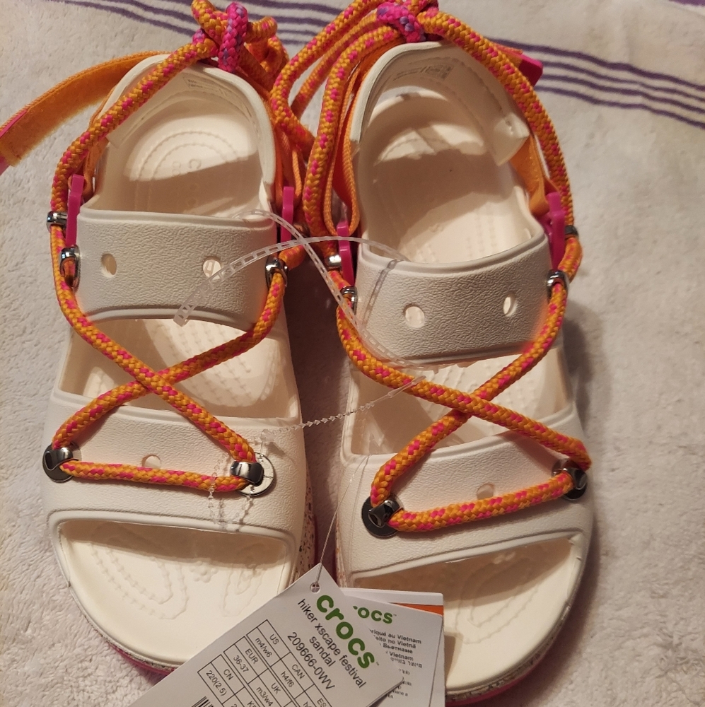 COPY - NWT CROCS HIKER XSCAPE FESTIVAL SIZE 6